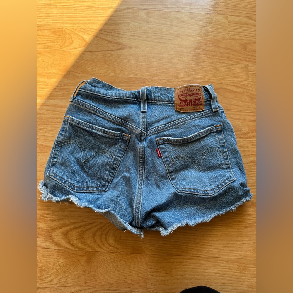 Levi's 501 Women's Button Fly Blue Denim Shorts - Picture 6 of 6